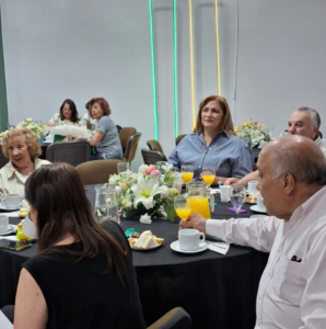 Merienda para celebrar el Día del Adulto Mayor en el Colegio Médico de Tucumán
