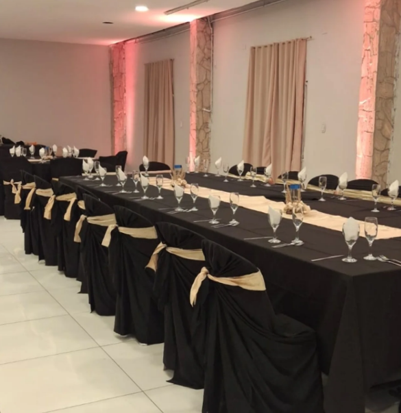 Decoración salón cena de fin de año Lo Nuestro Catering