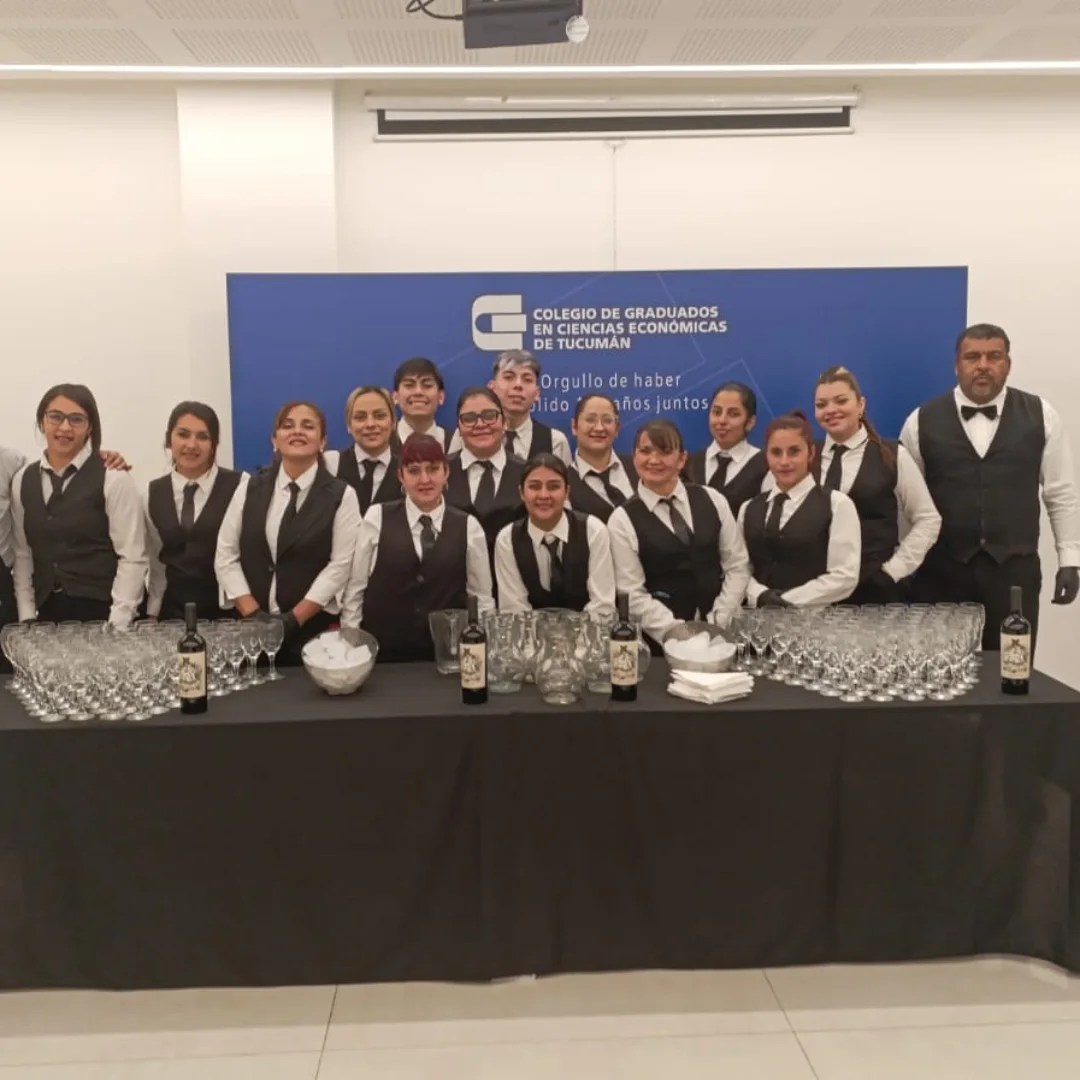 Servicio de catering en el Colegio de Graduados en Ciencias Económicas de Tucumán