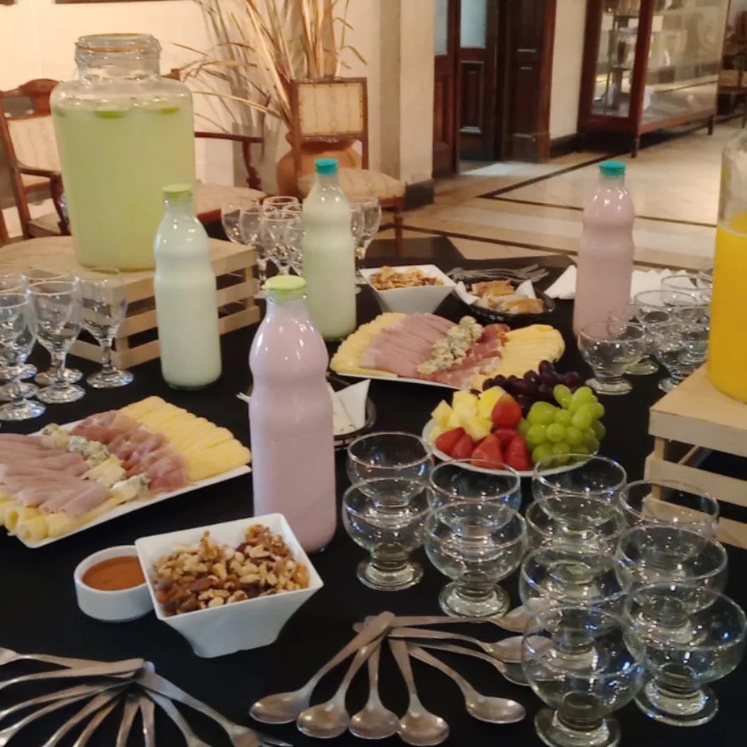 Desayuno estilo americano para la Estación Experimental Obispo Colombres